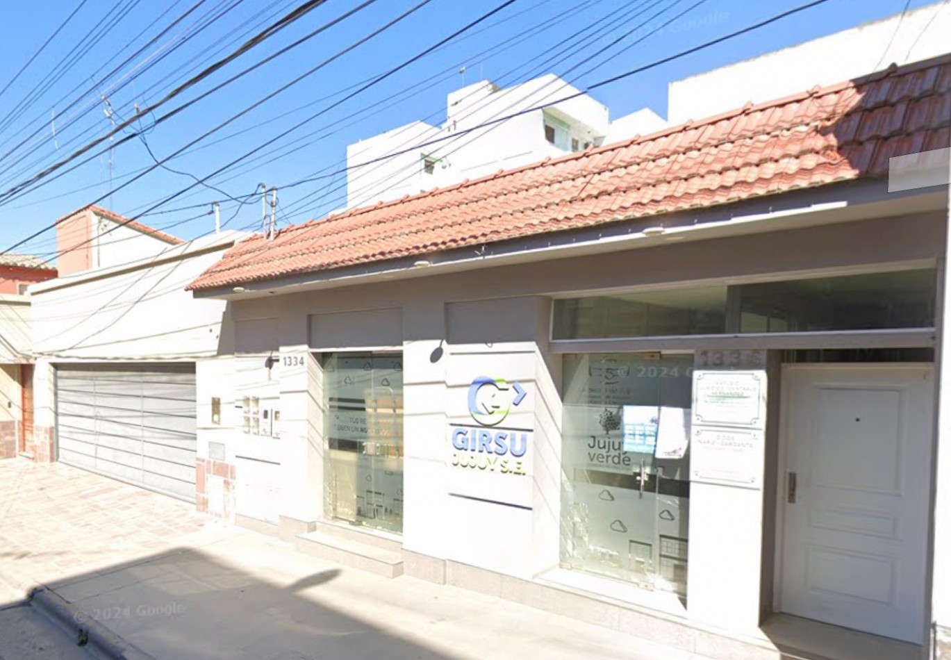 ALQUILO AMPLIO COMPLEJO DE OFICINAS EN EL CENTRO 