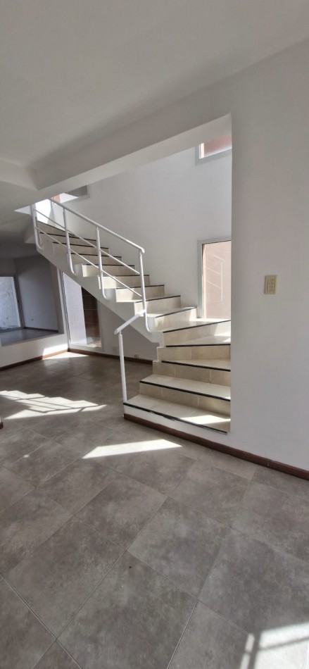 VENDO DUPLEX EN B° BAJO LA VIÑA