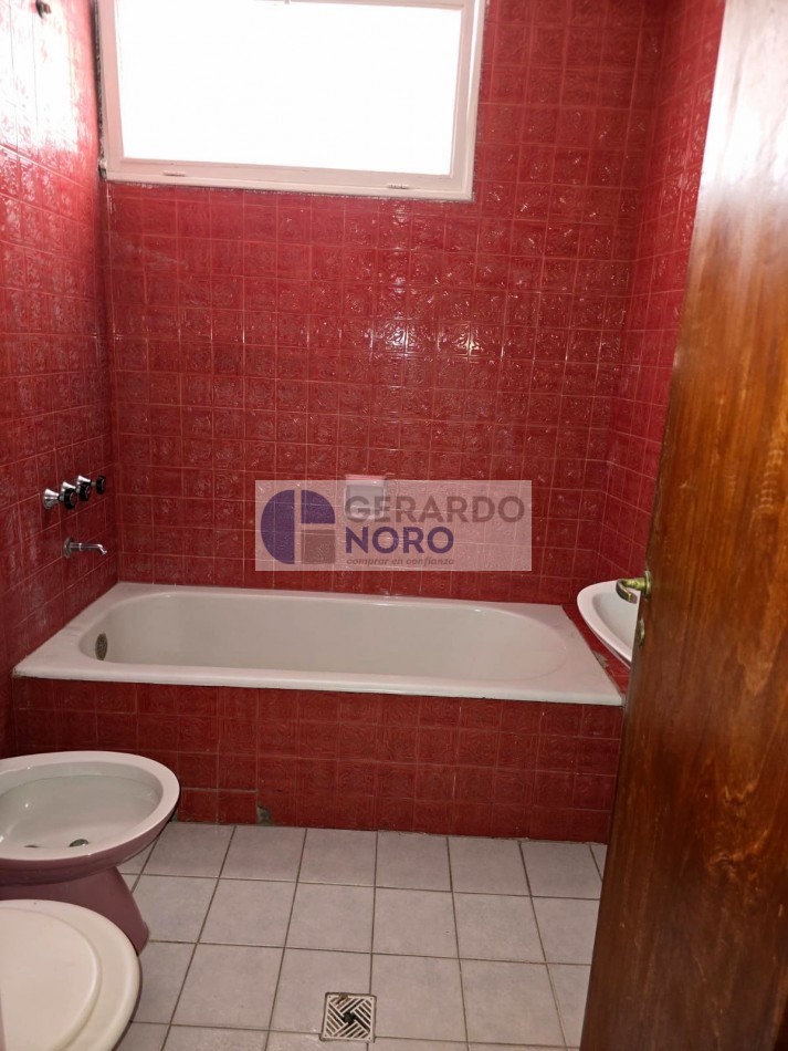 ALQUILO y/o VENDO CASA GRANDE EN EL CENTRO